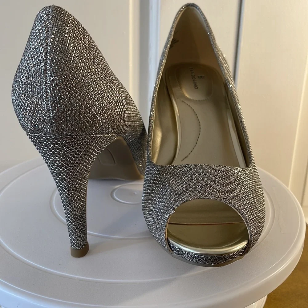 ⚜️Sparkly Bandalino Peep Toe Dress Pumps Size 9M ⚜️